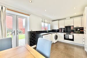 Kitchen Diner- click for photo gallery